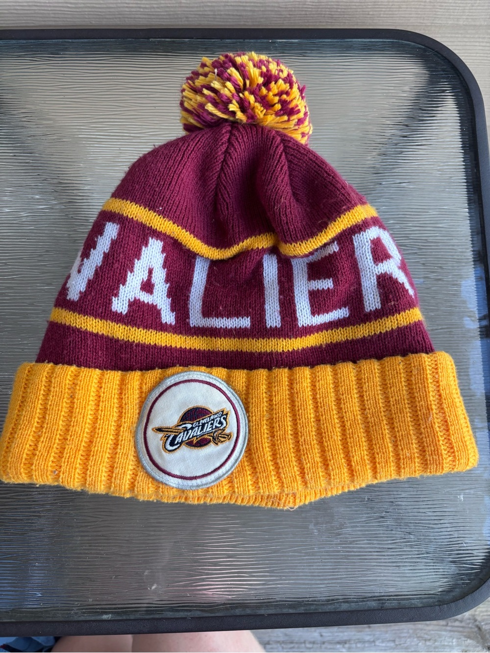 Mitchell & Ness Cleveland Cavaliers Pom Beanie - Maroon & Gold